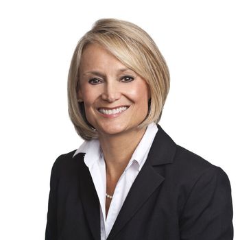 Portrait of Lee Stratton, REALTOR®.
